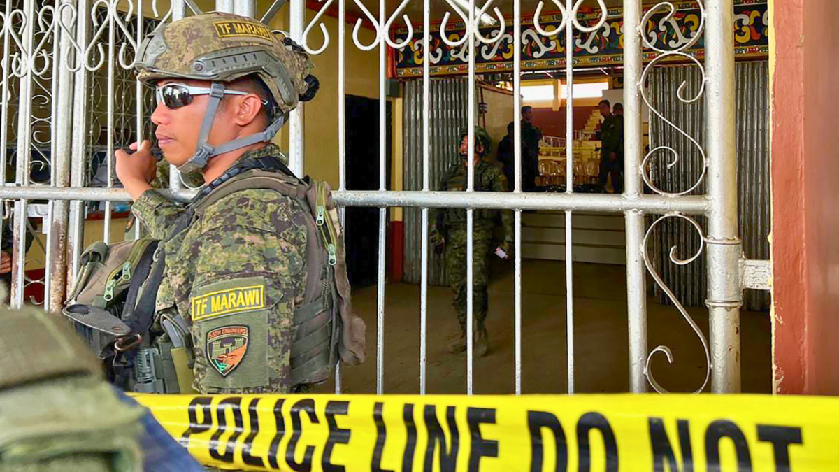 الفلبين: داعش يسعى لعرقلة السلام في "بانجسامورو" قبيل الانتخابات المحلية 1 داعش يعلن مسؤوليته عن الهجوم الذي استهدف قداسًا في الفلبين الأحد