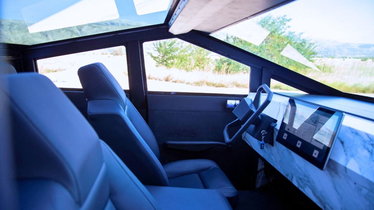 شاحنة تسلا الجديدة Cybertruck لا تخلو من المشاكل والمخاطر