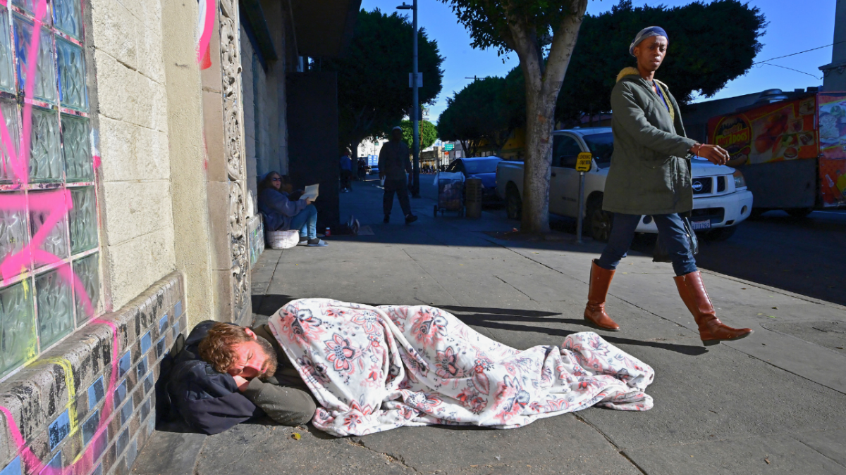 لوس أنجلوس.. مدينة الملائكة والنجوم تتحول إلى عاصمة للمشردين في الولايات المتحدة 6 لوس أنجلوس.. مدينة الملائكة والنجوم تتحول إلى عاصمة للمشردين في الولايات المتحدة