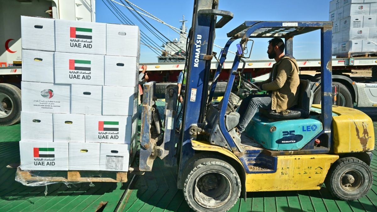 لدعم سكان غزة.. وصول سفينة مساعدات إماراتية إلى العريش