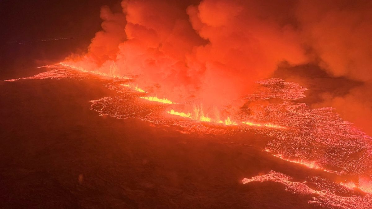 بالصور.. ثوران بركان في أيسلندا واستنفار في المدن القريبة