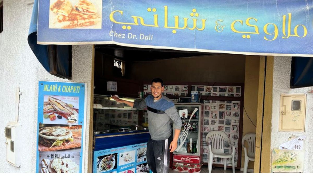 دكتور فيزياء ويعمل في بيع "الملاوي" لأخبار الآن: الدكتوراه ليس لها قيمة في تونس