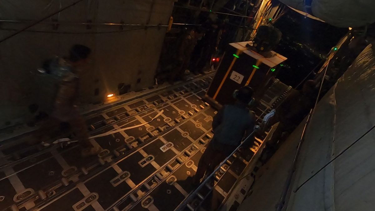 الأردن يعلن إنزال مساعدات جوًا لمحاصرين في كنيسة بشمال غزة (صور)