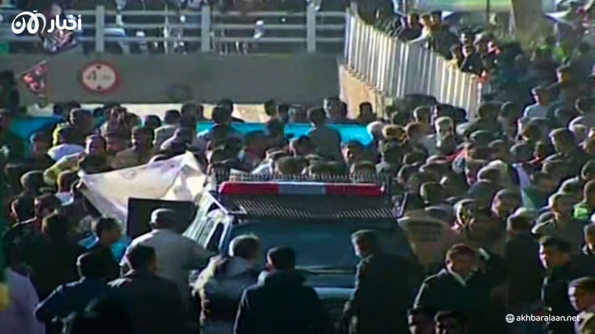 بالصور.. هكذا بدت منطقة التفجيرين الداميين قرب قبر قاسم سليماني عقب الهجمات 2 بالصور.. هكذا بدت منطقة التفجيرين الداميين قرب قبر قاسم سليماني عقب الهجمات