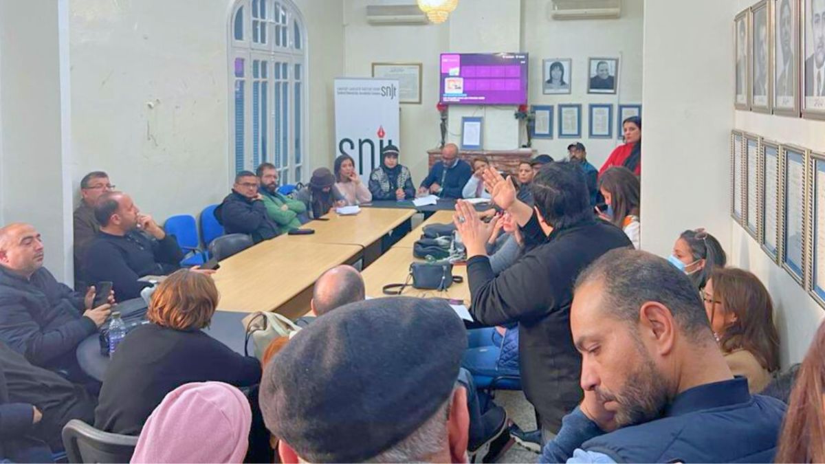 الصحفيون في تونس ردا على سجن زياد الهاني: لن نسكت على القمع والحريات تفتك 2 الصحفيون في تونس ردا على سجن زياد الهاني: لن نسكت على القمع والحريات تفتك