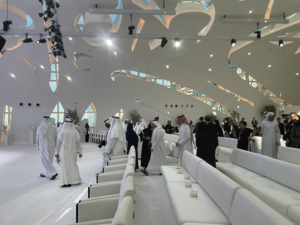 محمد بن راشد يتوّج الفائزين بـ"نوابغ العرب" في دبي