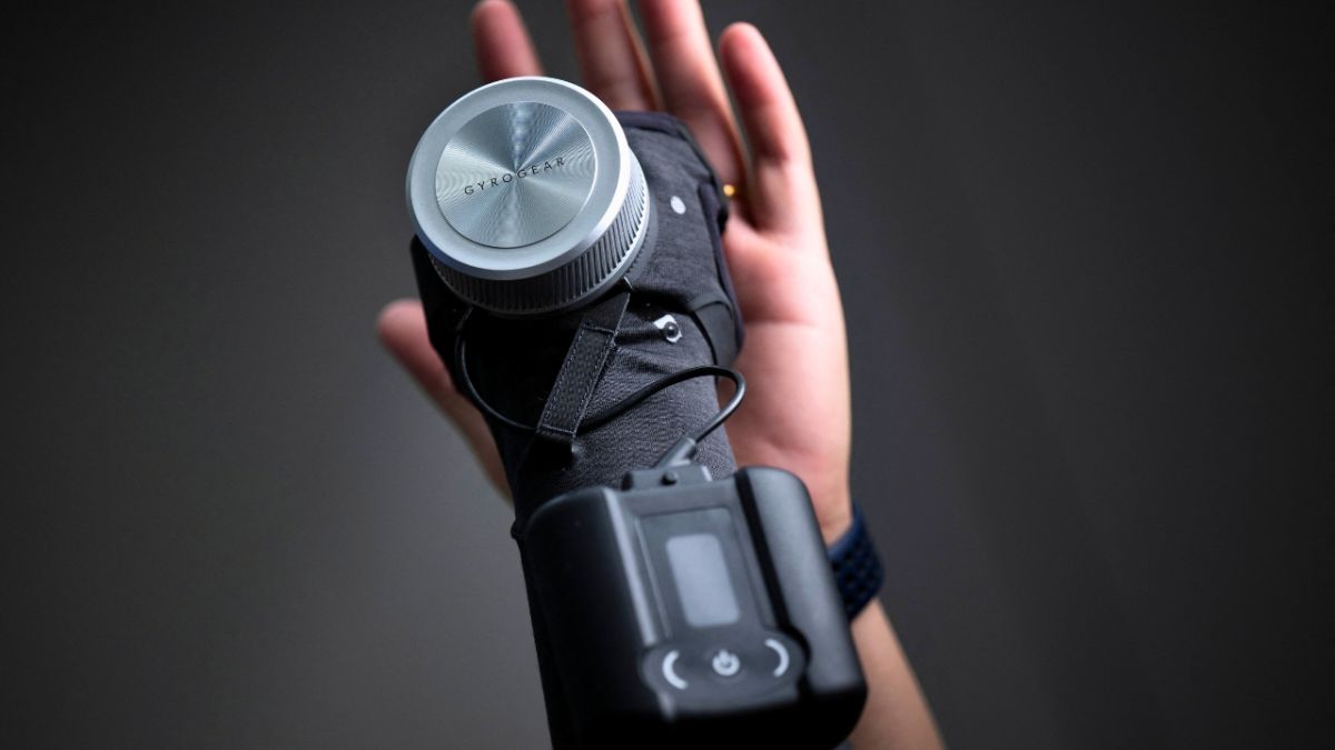 قفاز يساعد مرضى باركنسون في التغلب على الارتجاف