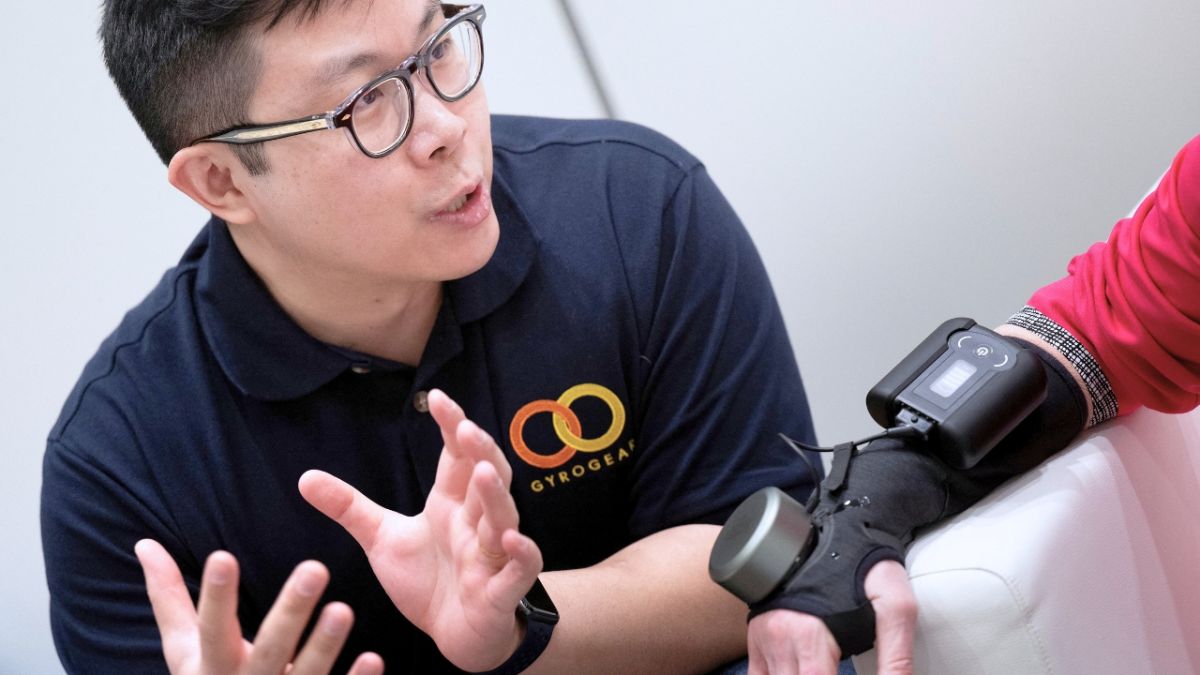 قفاز يساعد مرضى باركنسون في التغلب على الارتجاف