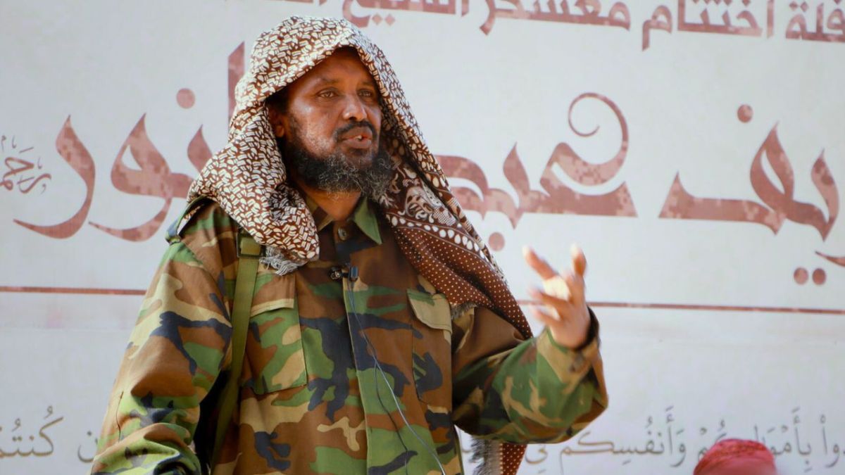 بعد تغلبه على أحمد ديري في معركة الإعلام.. هل يحسم "كاراتي" صراع زعامة جماعة الشباب؟