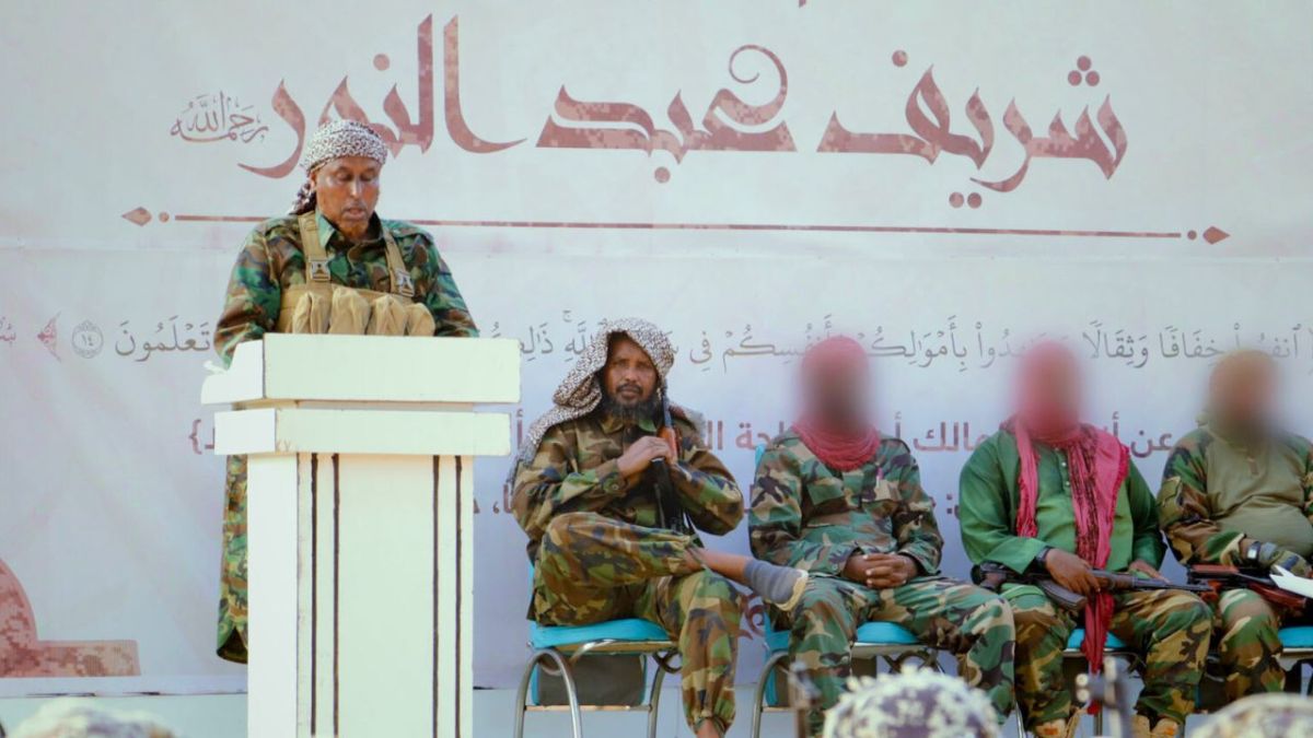 بعد تغلبه على أحمد ديري في معركة الإعلام.. هل يحسم "كاراتي" صراع زعامة جماعة الشباب؟