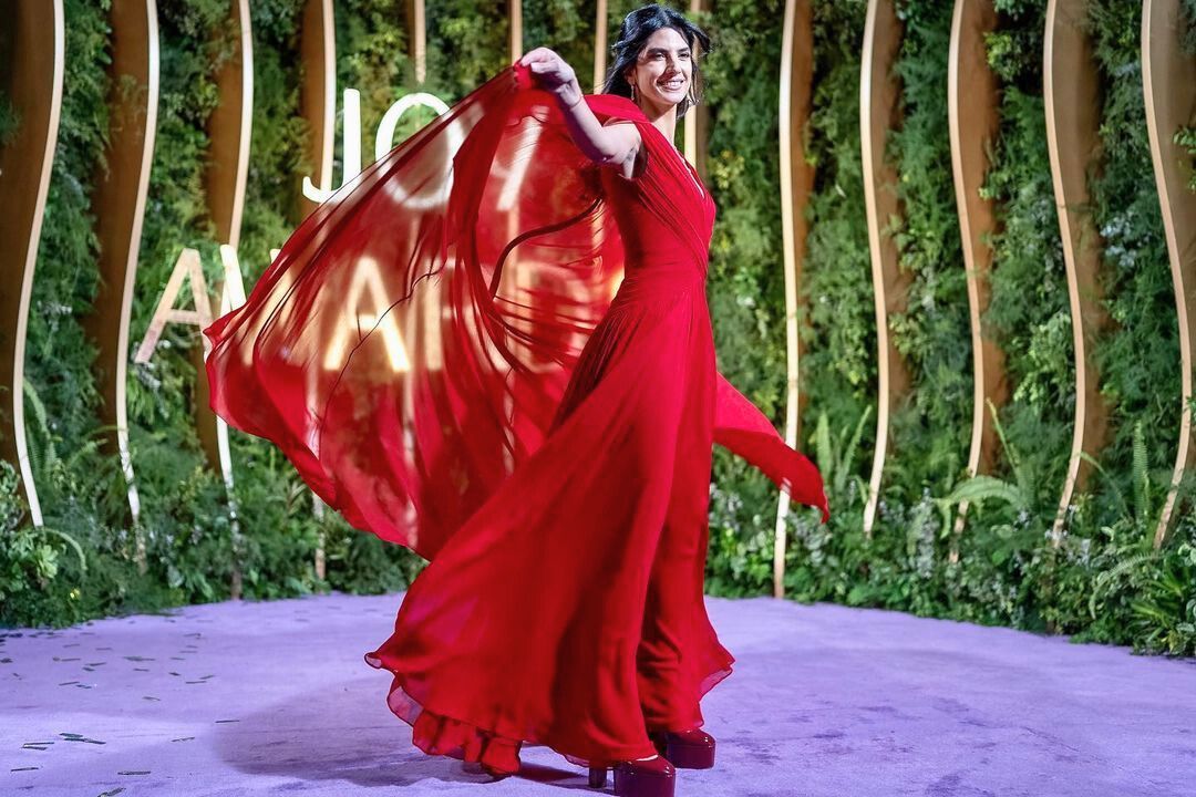 الفساتين الحمراء تطغى على السجادة "الخزامية".. أبرز الإطلالات في Joy Awards 2 الفساتين الحمراء تطغى على السجادة "الخزامية".. أبرز الإطلالات في Joy Awards