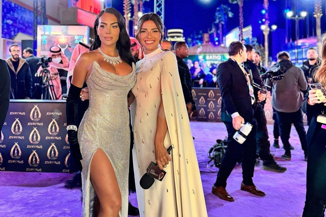 الفساتين الحمراء تطغى على السجادة "الخزامية".. أبرز الإطلالات في Joy Awards 3 الفساتين الحمراء تطغى على السجادة "الخزامية".. أبرز الإطلالات في Joy Awards