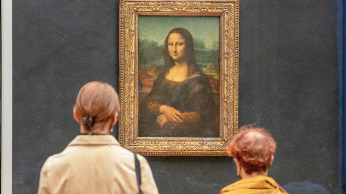 لماذا ألقت امرأتان حساءً على لوحة الموناليزا الشهيرة؟