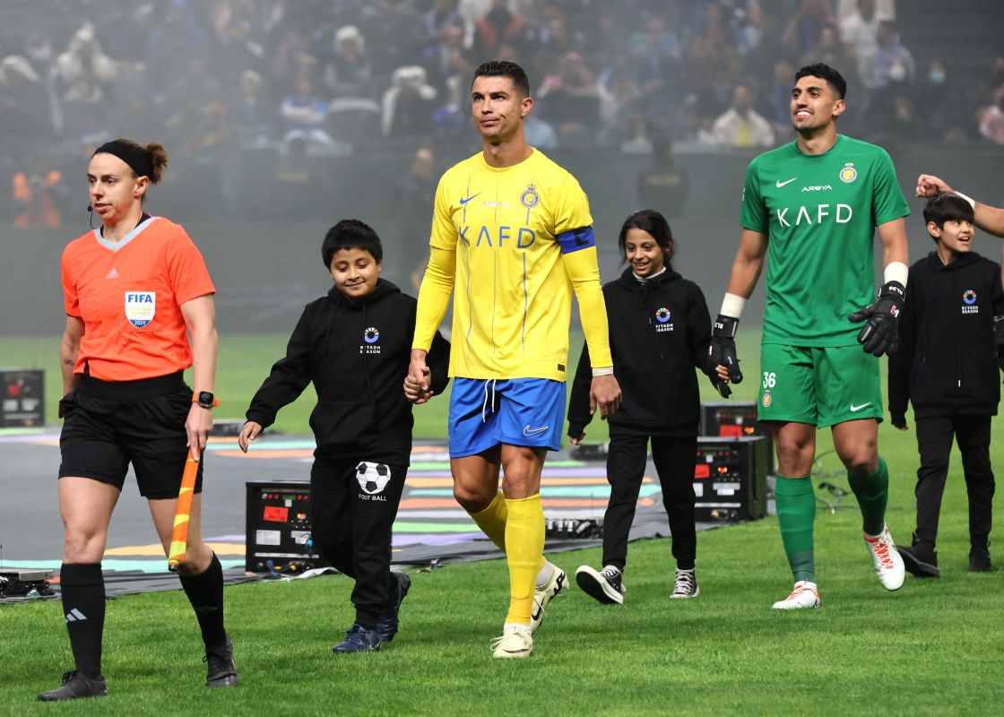 اللقب الأول على ملعبه الجديد.. الهلال يحرز كأس موسم الرياض بفوزه على النصر 2-0