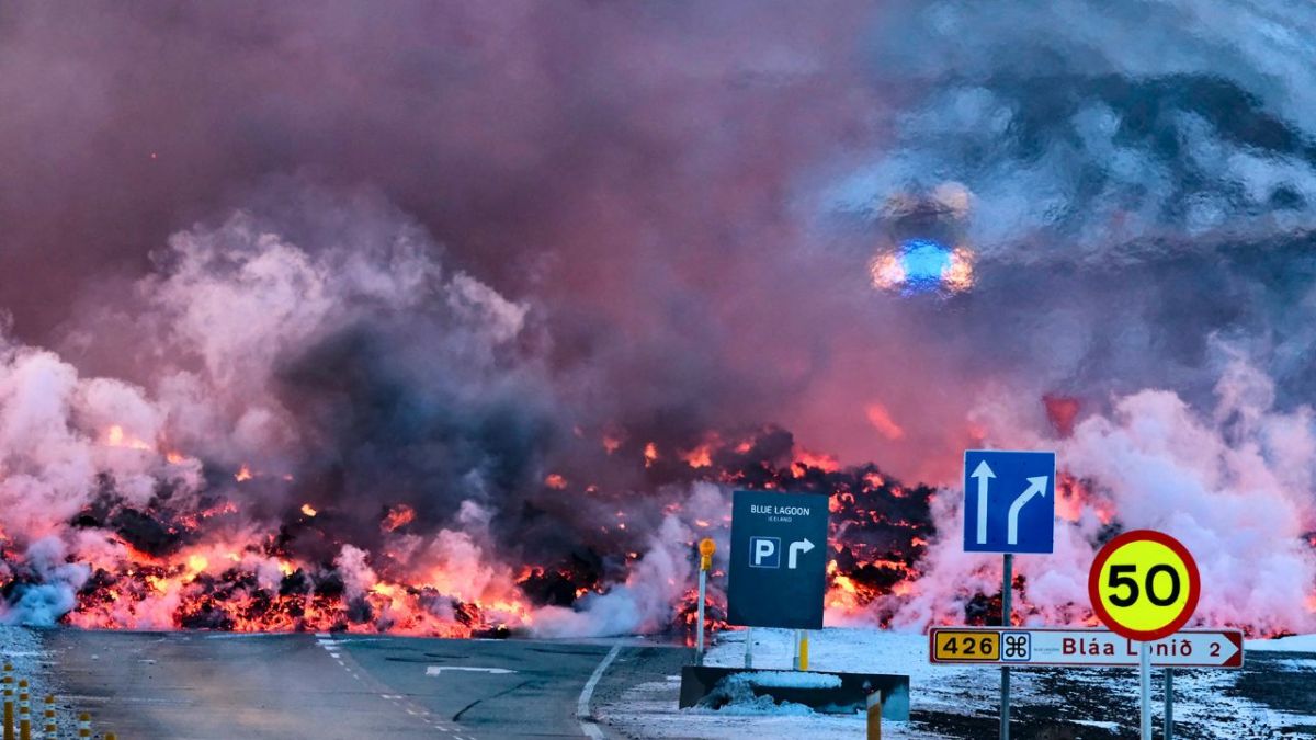 بالصور.. مشاهد مهيبة لثوران بركان آيسلندا 3 بالصور.. مشاهد مهيبة لثوران بركان آيسلندا