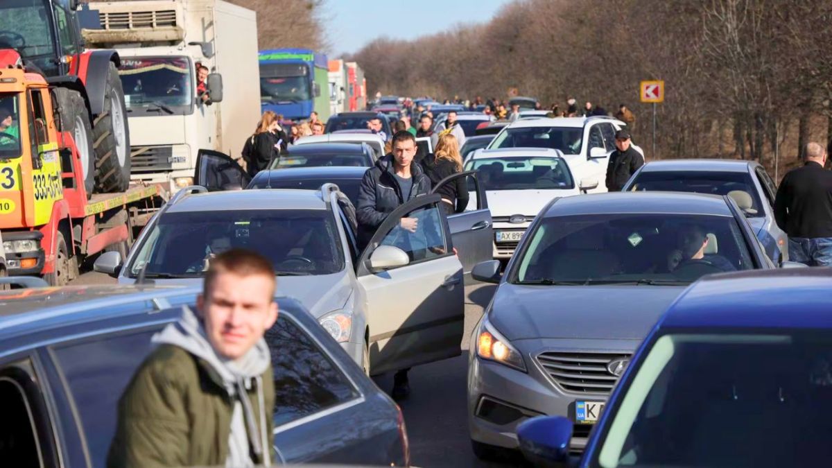 المترو مأوى لهم والقصف يحيط بهم.. صور ترصد عامين من الحرب في أوكرانيا