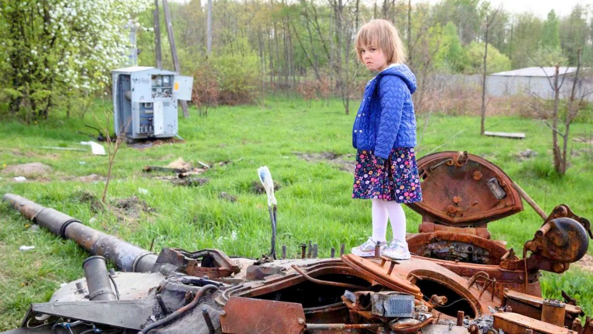 المترو مأوى لهم والقصف يحيط بهم.. صور ترصد عامين من الحرب في أوكرانيا