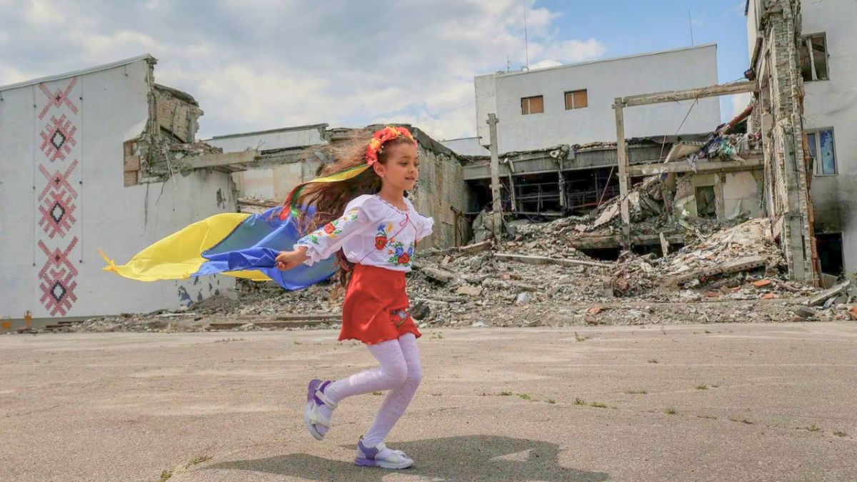 المترو مأوى لهم والقصف يحيط بهم.. صور ترصد عامين من الحرب في أوكرانيا