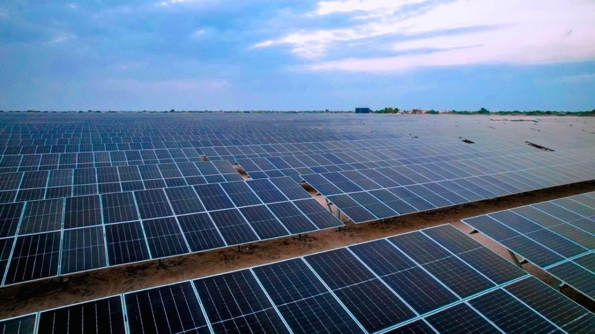 بدعم إماراتي.. تدشين أكبر مشروع استراتيجي للطاقة النظيفة والمتجددة في اليمن