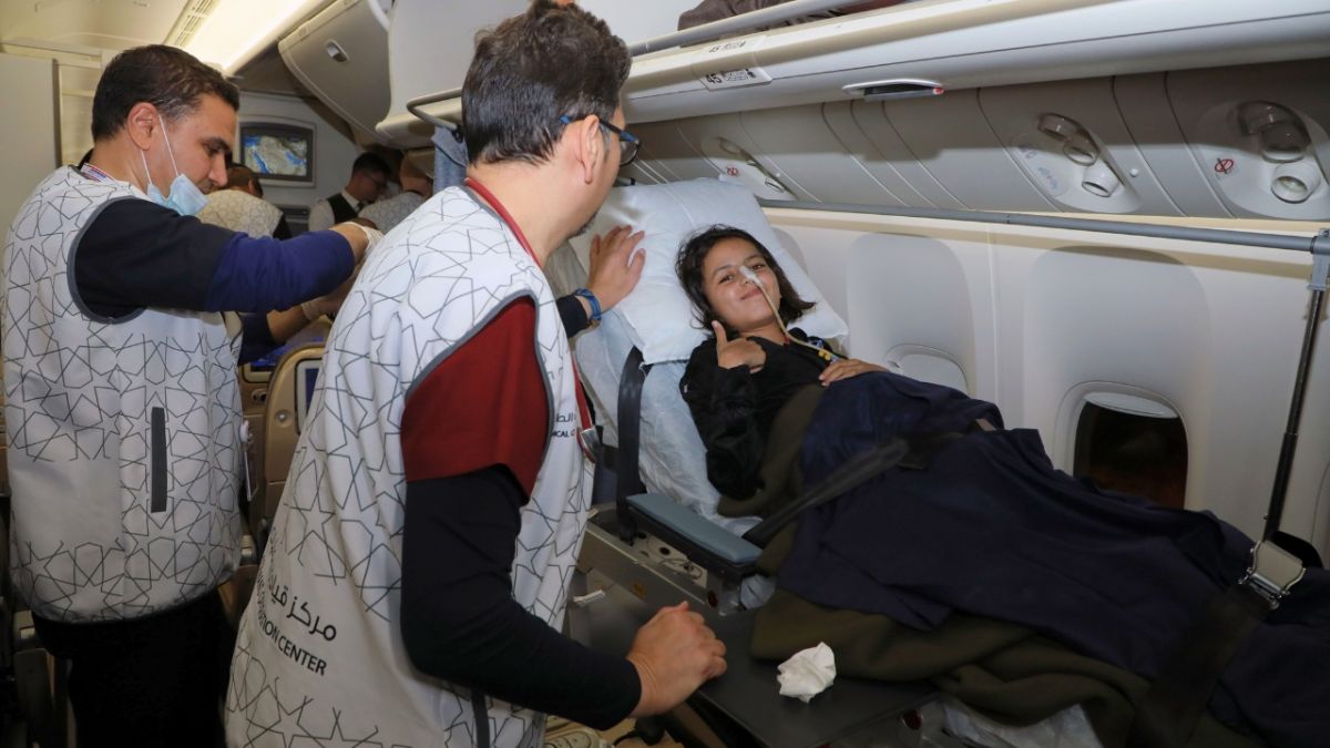 وصول الدفعة الـ 13 من الأطفال الفلسطينيين الجرحى ومرضى السرطان إلى الإمارات