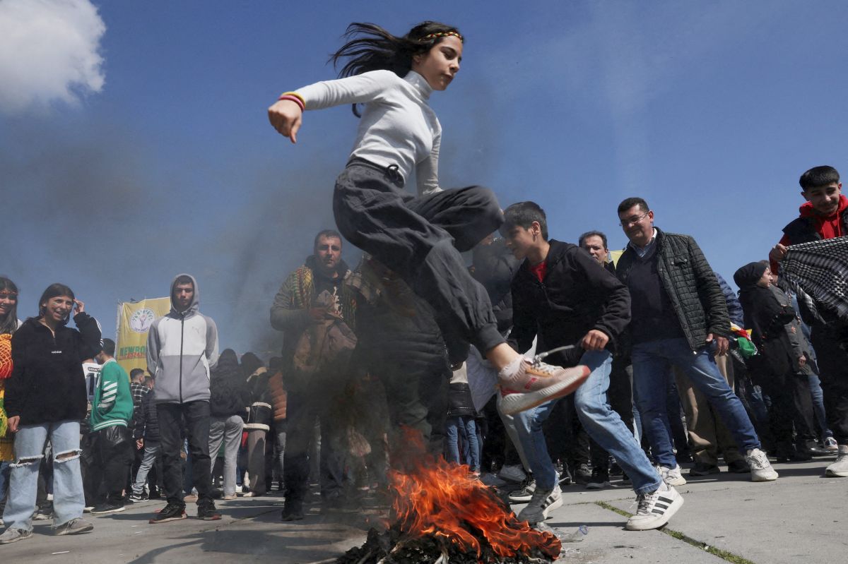 النوروز.. عيد تخطى الحدود والثقافة 2 النوروز.. عيد تخطى الحدود والثقافة