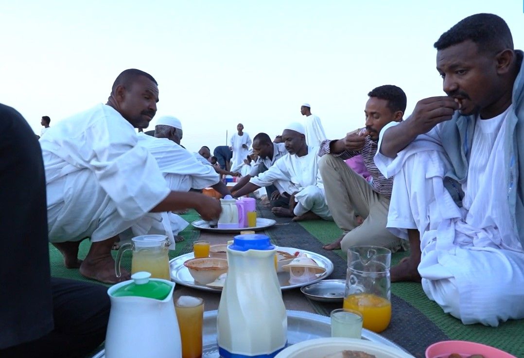 عادات وتقاليد لا تهزمها ويلات الحرب .. رمضان في السودان 2 عادات وتقاليد لا تهزمها ويلات الحرب .. رمضان في السودان