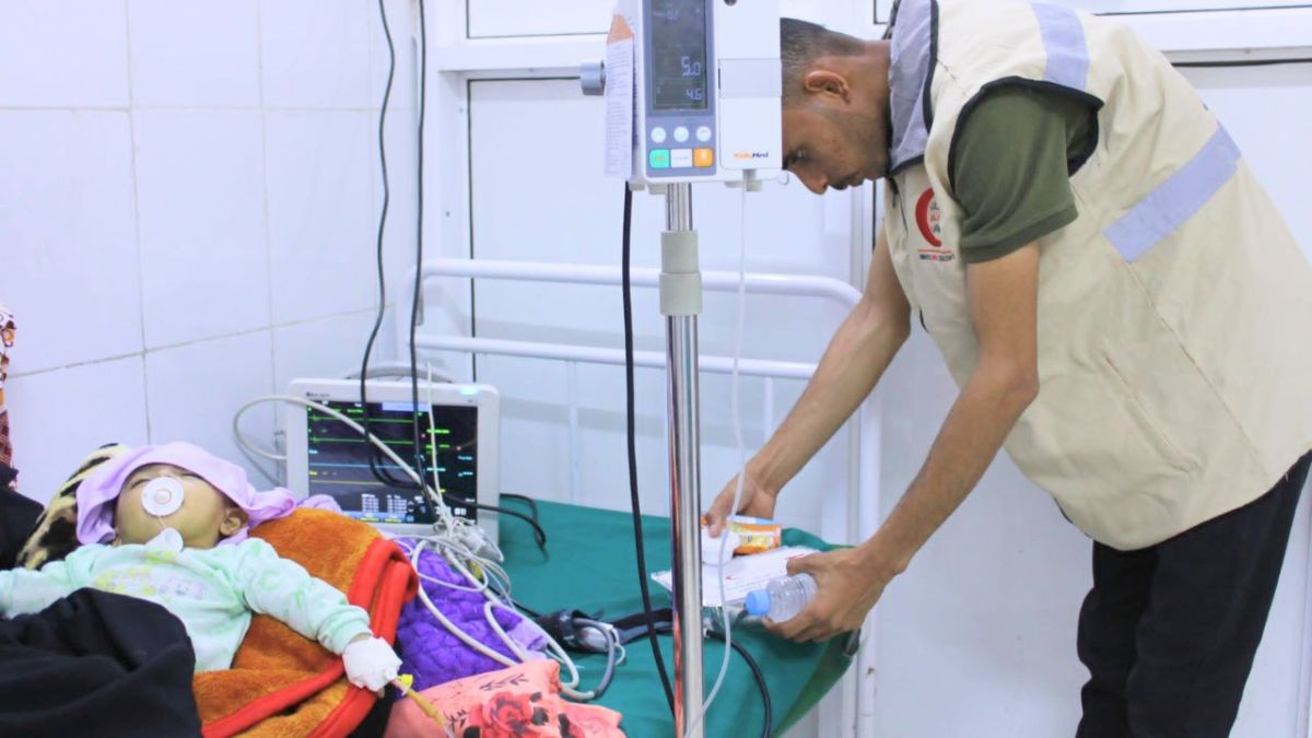 الهلال الأحمر يواصل أعماله الإغاثية ويوزع المير الرمضاني بمحافظة حضرموت 3 الهلال الأحمر يواصل أعماله الإغاثية ويوزع المير الرمضاني بمحافظة حضرموت