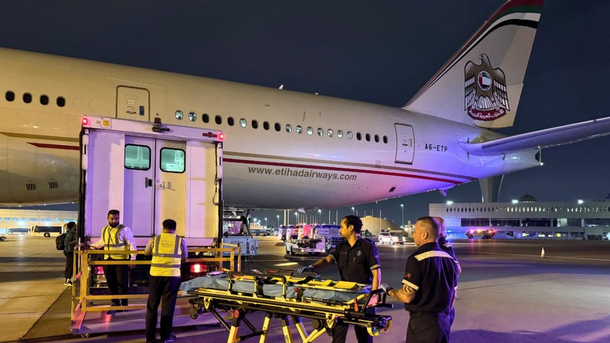 الإمارات تستقبل الدفعة الـ 14 من الأطفال الجرحى ومرضى السرطان من الفلسطينيين