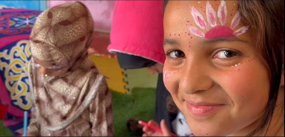 وردة مرسومة .. بوابة أطفال غزة إلى الحياة