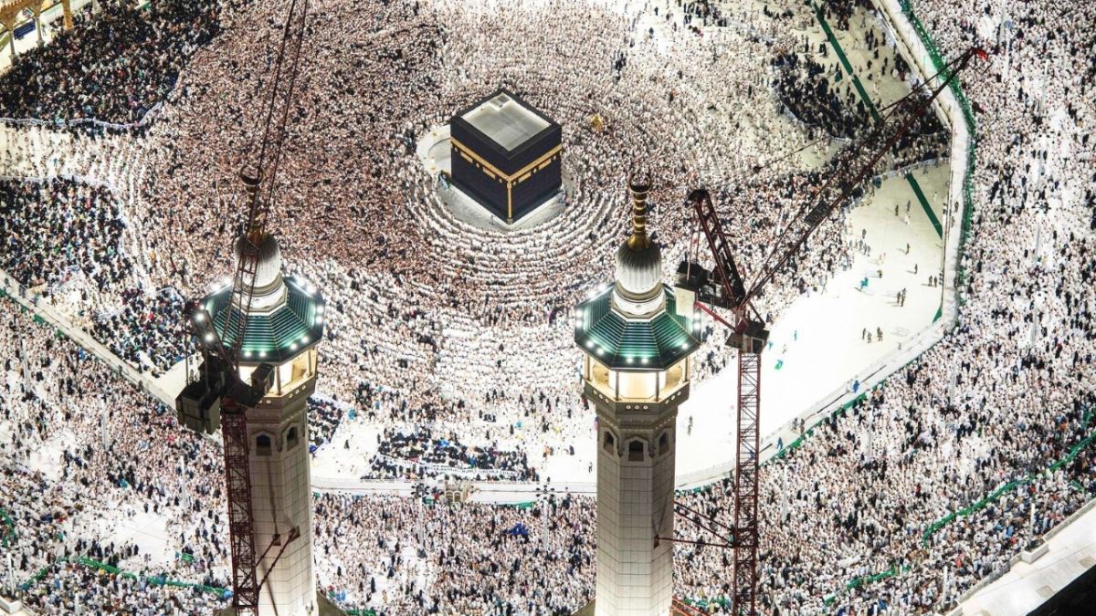 جموع غفيرة تحيي "ليلة القدر" في المسجدين الحرام والنبوي في السعودية 5 جموع غفيرة تحيي ليلة القدر في المسجدين الحرام والنبوي في السعودية