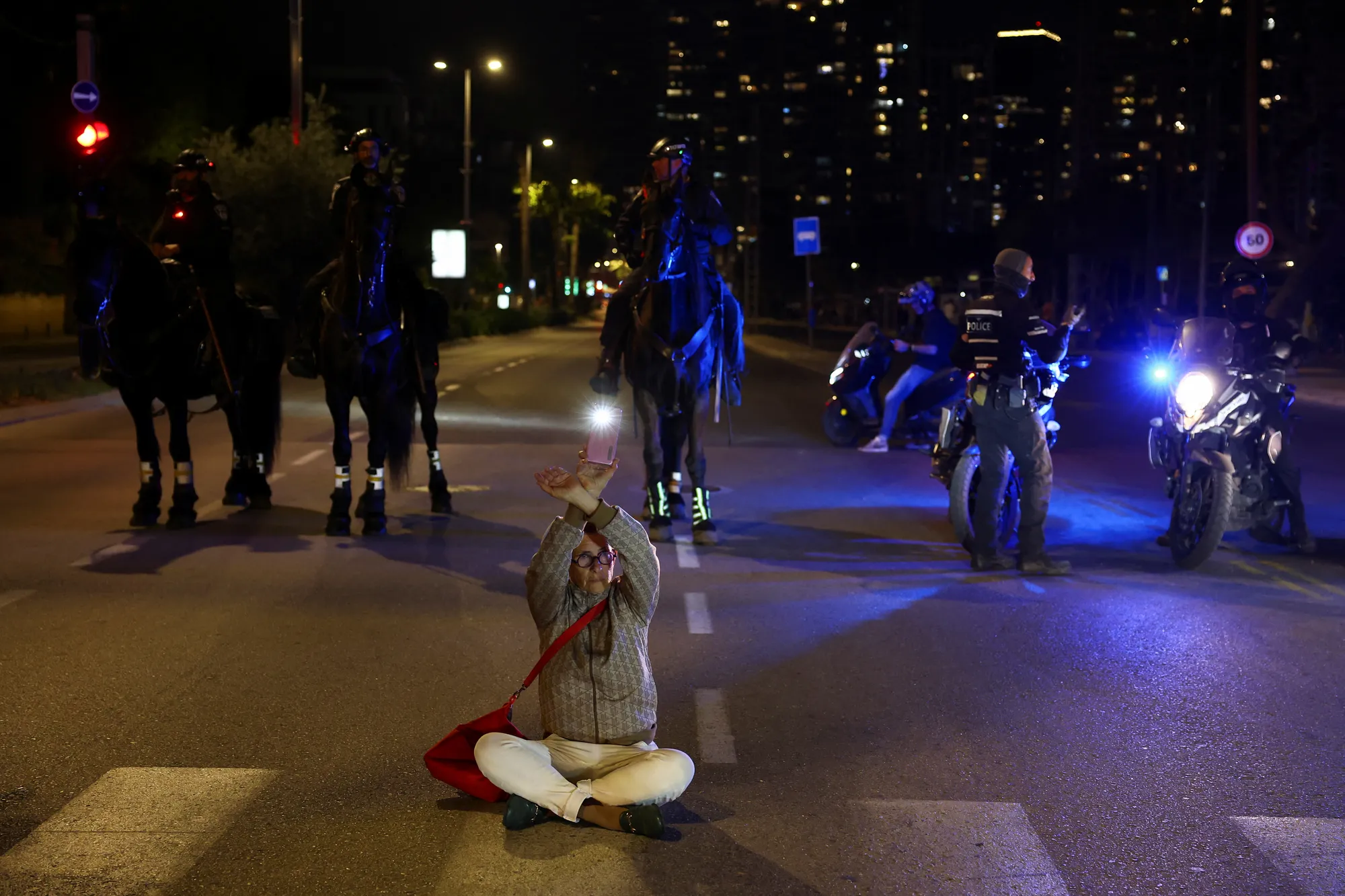 بالصور | بعد 6 أشهر من الحرب.. آلاف الإسرائيليين يتظاهرون ضد نتنياهو في تل أبيب