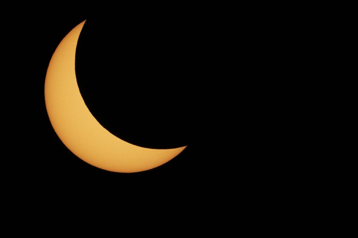 كسوف كُلي نادر للشمس يغرق أمريكا الشمالية بالظلام (صور+فيديو)