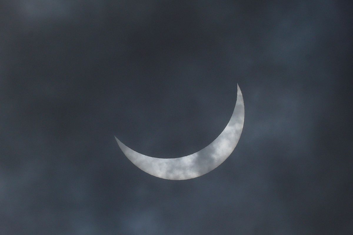 كسوف كُلي نادر للشمس يغرق أمريكا الشمالية بالظلام (صور+فيديو)