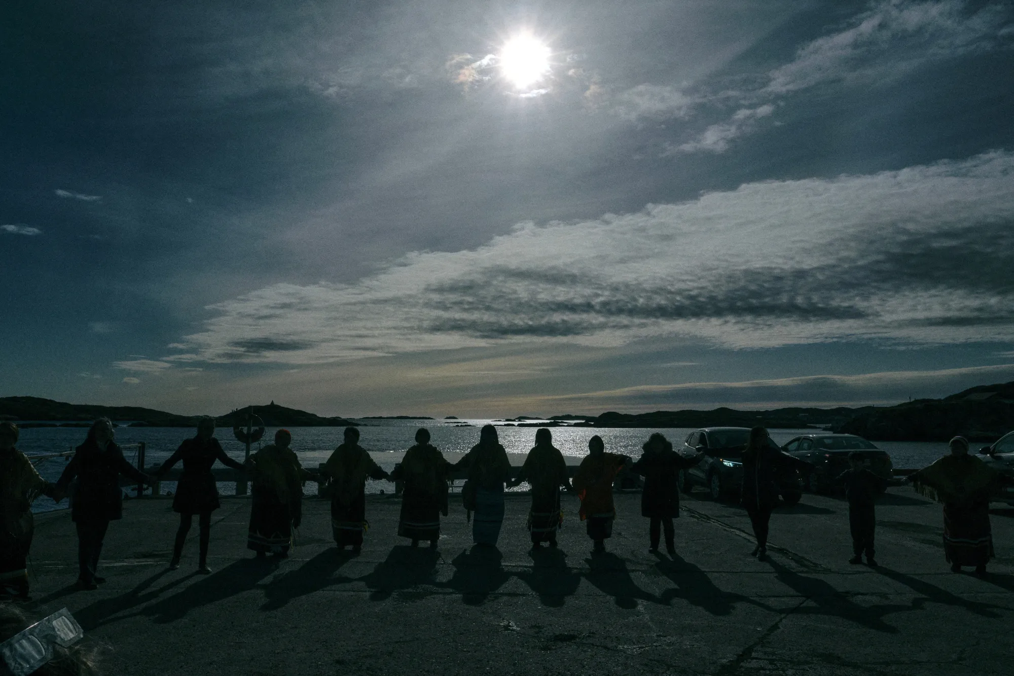 كسوف كُلي نادر للشمس يغرق أمريكا الشمالية بالظلام (صور+فيديو)