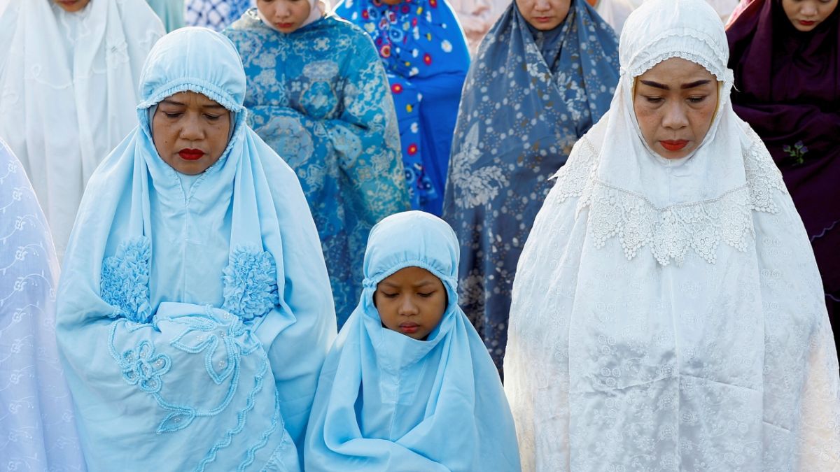 بالصور.. عيد الفطر المبارك حول العالم.. أجواء وطقوس