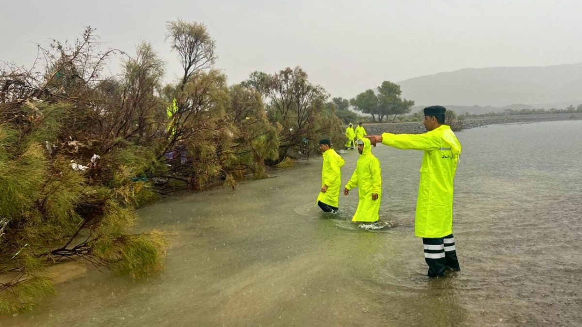 بالصور.. فيضانات في عمان تخلّف 16 قتيلاً