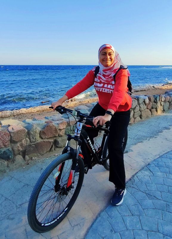 من هي المصرية التي عملت "كوافيرة" 20 عامًا ثم عينتها "أمازون" العالمية مديرة إقليمية؟