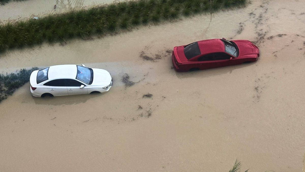 بالصور.. الإمارات تسجل أكبر كمية تساقط أمطار منذ 75 عاما