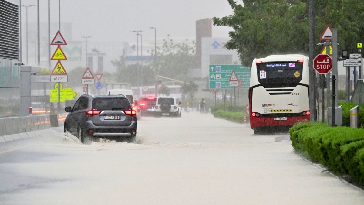 بالصور.. الإمارات تسجل أكبر كمية تساقط أمطار منذ 75 عاما