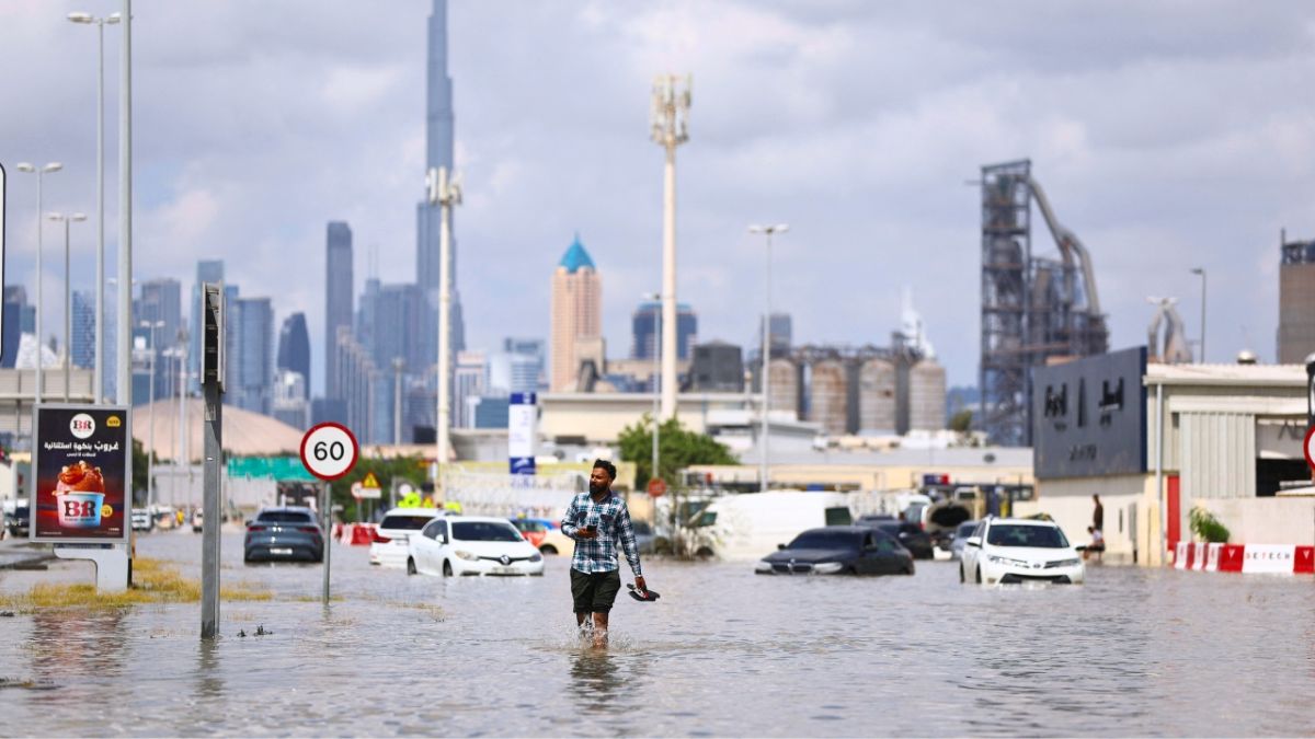 حاكم دبي: الأزمة المناخية أظهرت حرصاً ووعياً وحباً من المواطنين والمقيمين 2 حاكم دبي: الأزمة المناخية أظهرت حرصاً ووعياً وحباً من المواطنين والمقيمين