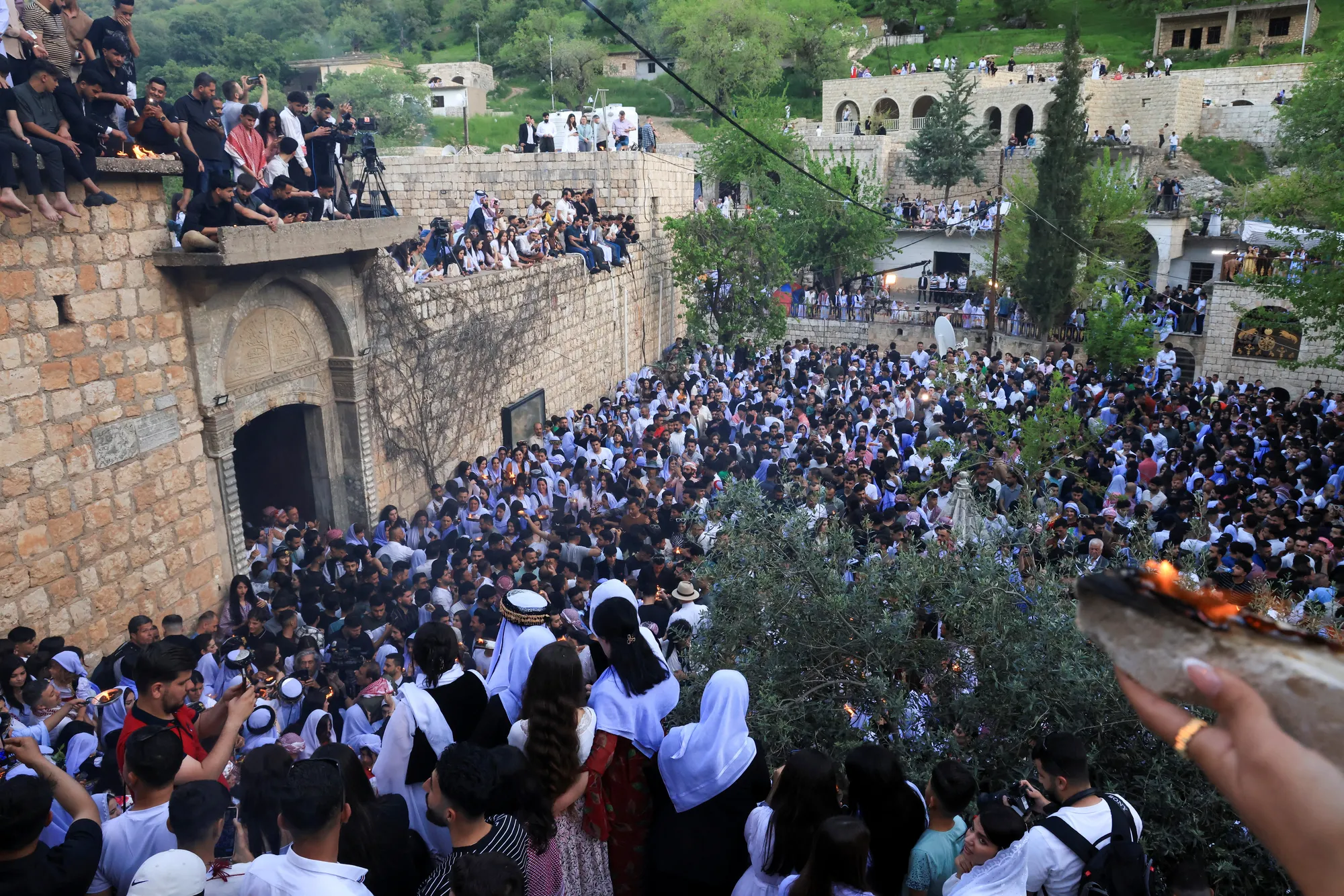 "الأربعاء الأحمر".. أيزيديو العراق يحتفلون برأس السنة الجديدة