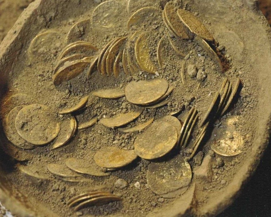 صور متداولة لقطع ذهب أثرية عُثر عليها في مدينة بنغازي الليبية.. ما حقيقتها؟ 2 صور متداولة لقطع ذهب أثرية عُثر عليها في مدينة بنغازي الليبية.. ما حقيقتها؟