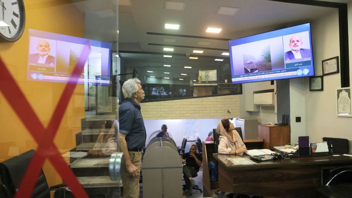 مسؤول إيراني بعد "حادث" المروحية: حياة الرئيس ووزير الخارجية في خطر