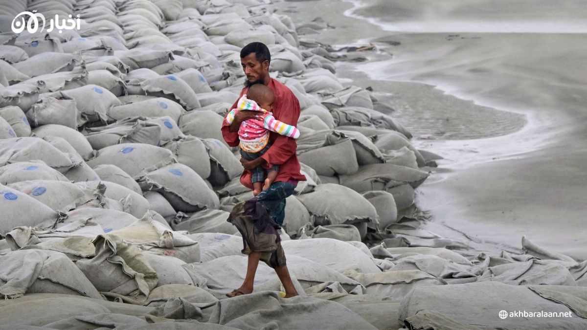 بالصور.. إعصار بنغلاديش يجبر حوالى مليون شخص على الفرار بحثاً عن ملجأ