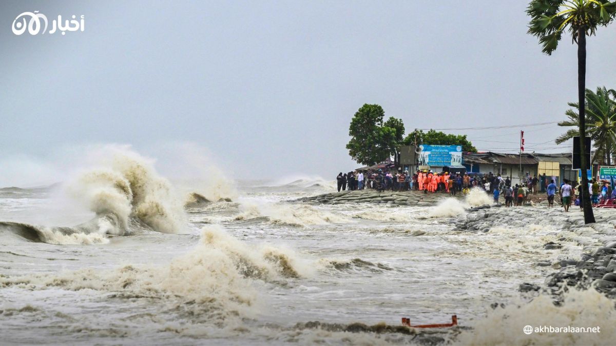 بالصور.. إعصار بنغلاديش يجبر حوالى مليون شخص على الفرار بحثاً عن ملجأ
