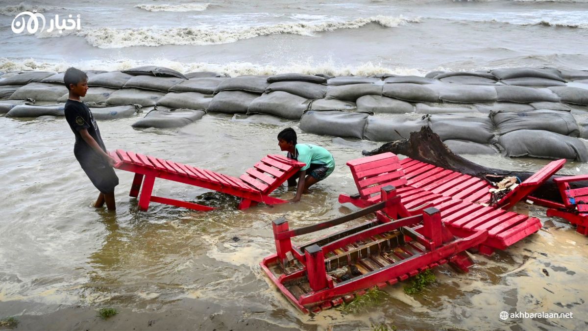 بالصور.. إعصار بنغلاديش يجبر حوالى مليون شخص على الفرار بحثاً عن ملجأ