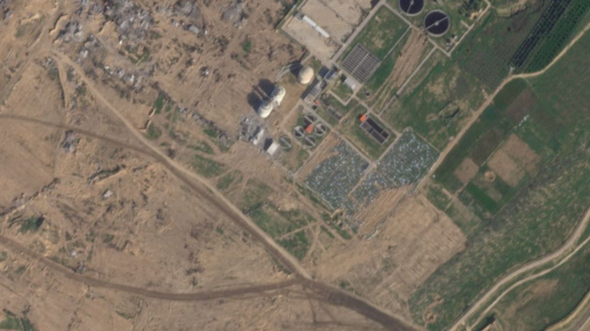 كيف تعيد إسرائيل تشكيل قطاع غزة؟ صور الأقمار الصناعية تكشف التفاصيل 14 كيف تعيد إسرائيل تشكيل قطاع غزة؟ صور الأقمار الصناعية تكشف التفاصيل