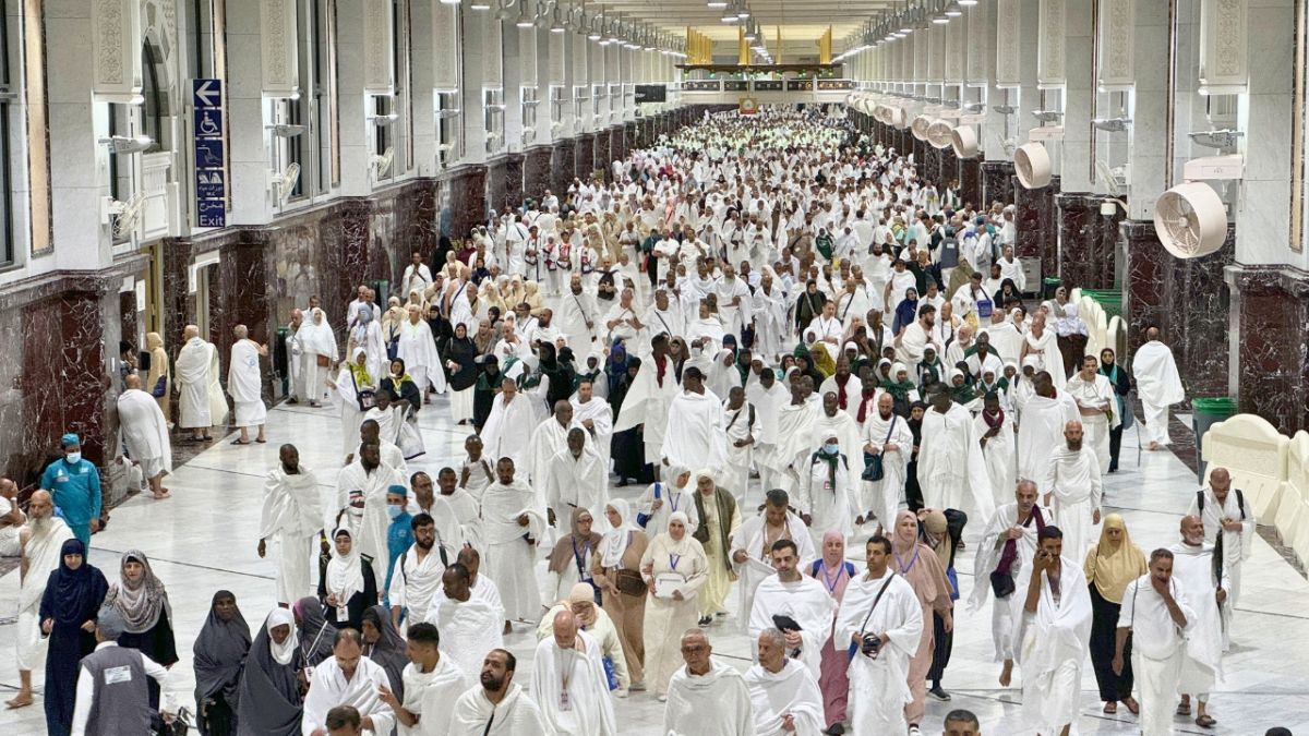 بالصور.. دعاء وتضرع إلى الله.. مناسك الحج تبدأ الجمعة 3 بالصور.. دعاء وتضرع إلى الله.. مناسك الحج تبدأ الجمعة