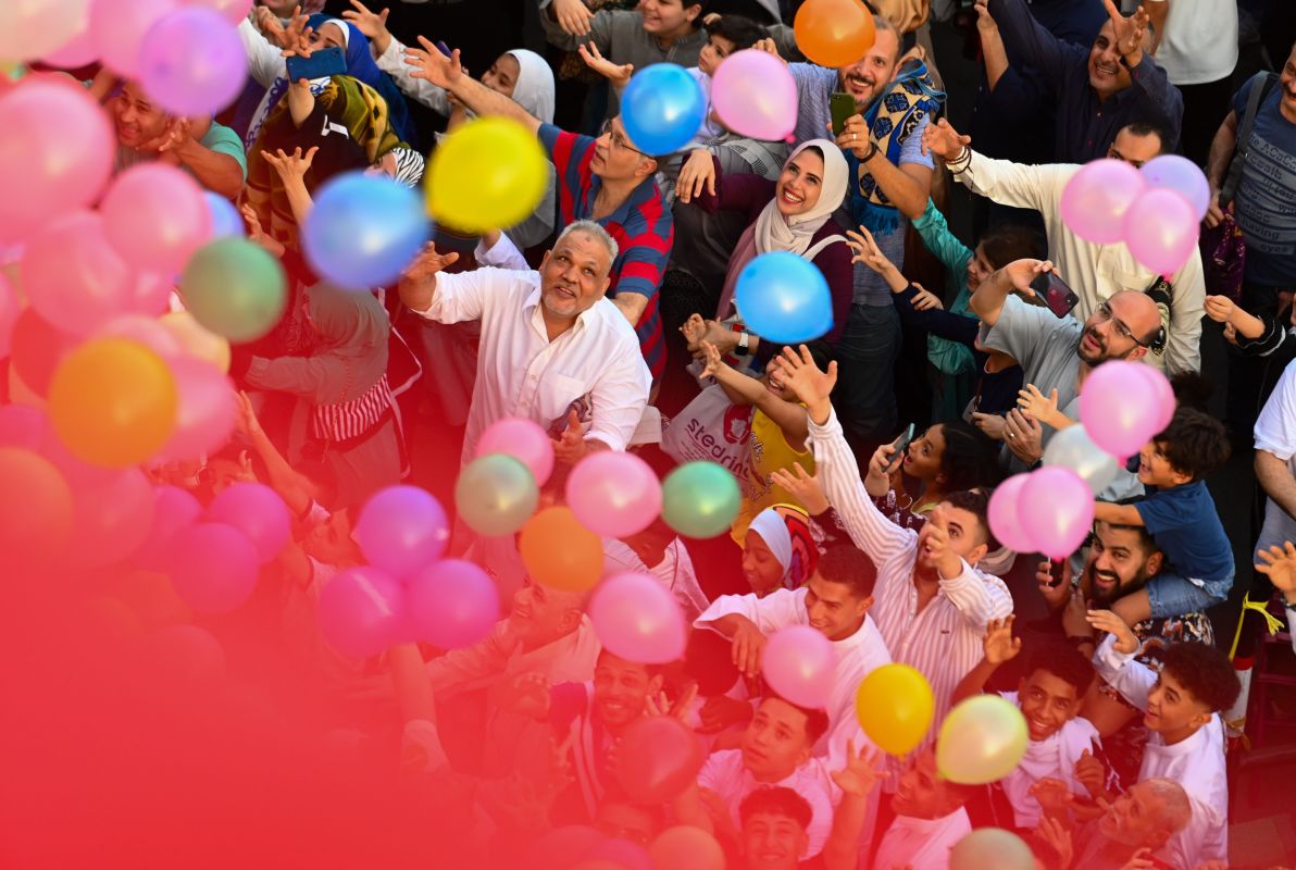 فرح وتبادل للتهنئة.. أجواء عيد الأضحى في عدد من الدول