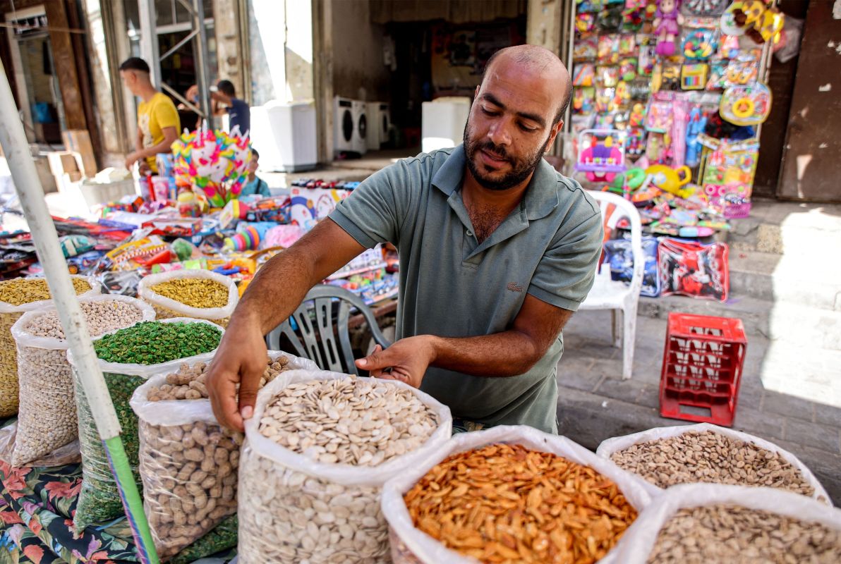 فرح وتبادل للتهنئة.. أجواء عيد الأضحى في عدد من الدول